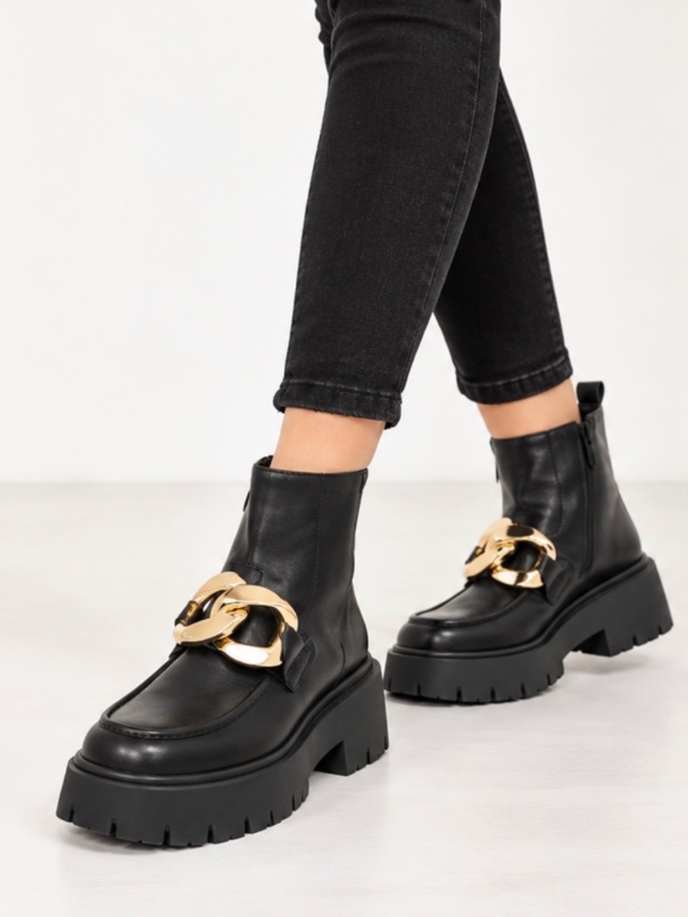 Steve Madden Cleo Black Leather Chunky Lug Sole Gold Chain Ankle Boots 7.5M